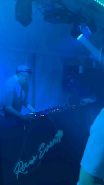 The classics never get old! EL Mit in the hot seat #RawEvent #Festival #DJ